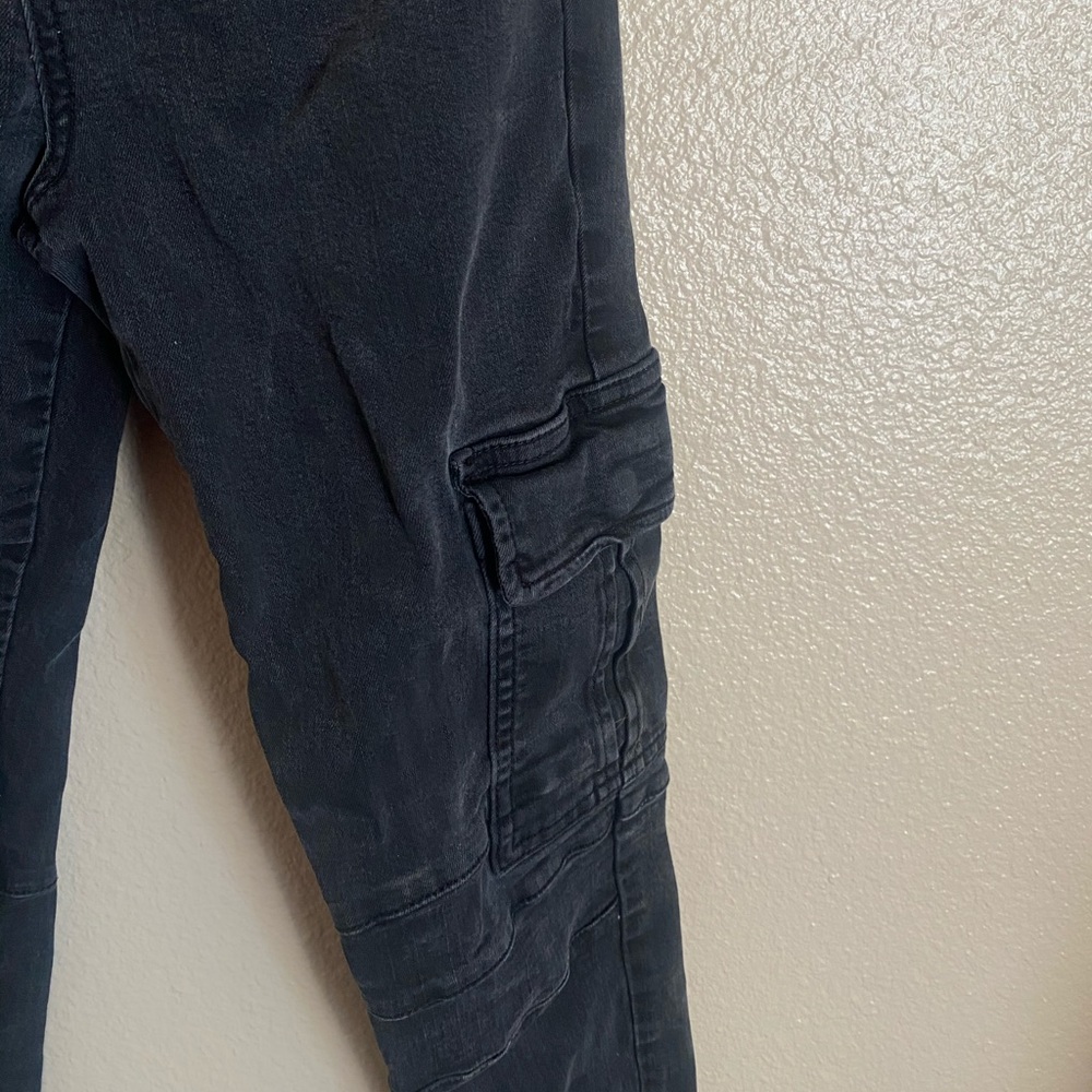 black pants - Picture 2 of 3